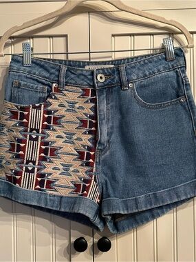 Bullhead Women’s Blue Denim Jean Mom Shorts with Embroidered Aztec Panel Size 7